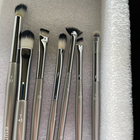 Esum Silver Makeup Brush Set - Picture 3 of 5